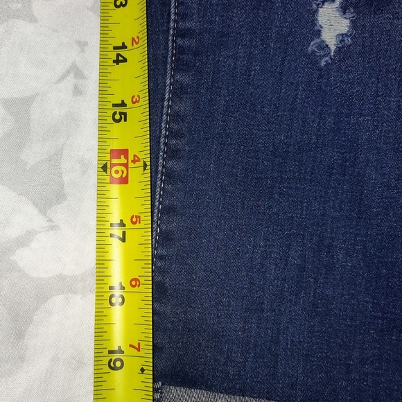 Levi’s Cropped Distressed Jeans Rolled Hemline Stretch Denim Blue W US 18W NWOT - Picture 5 of 8